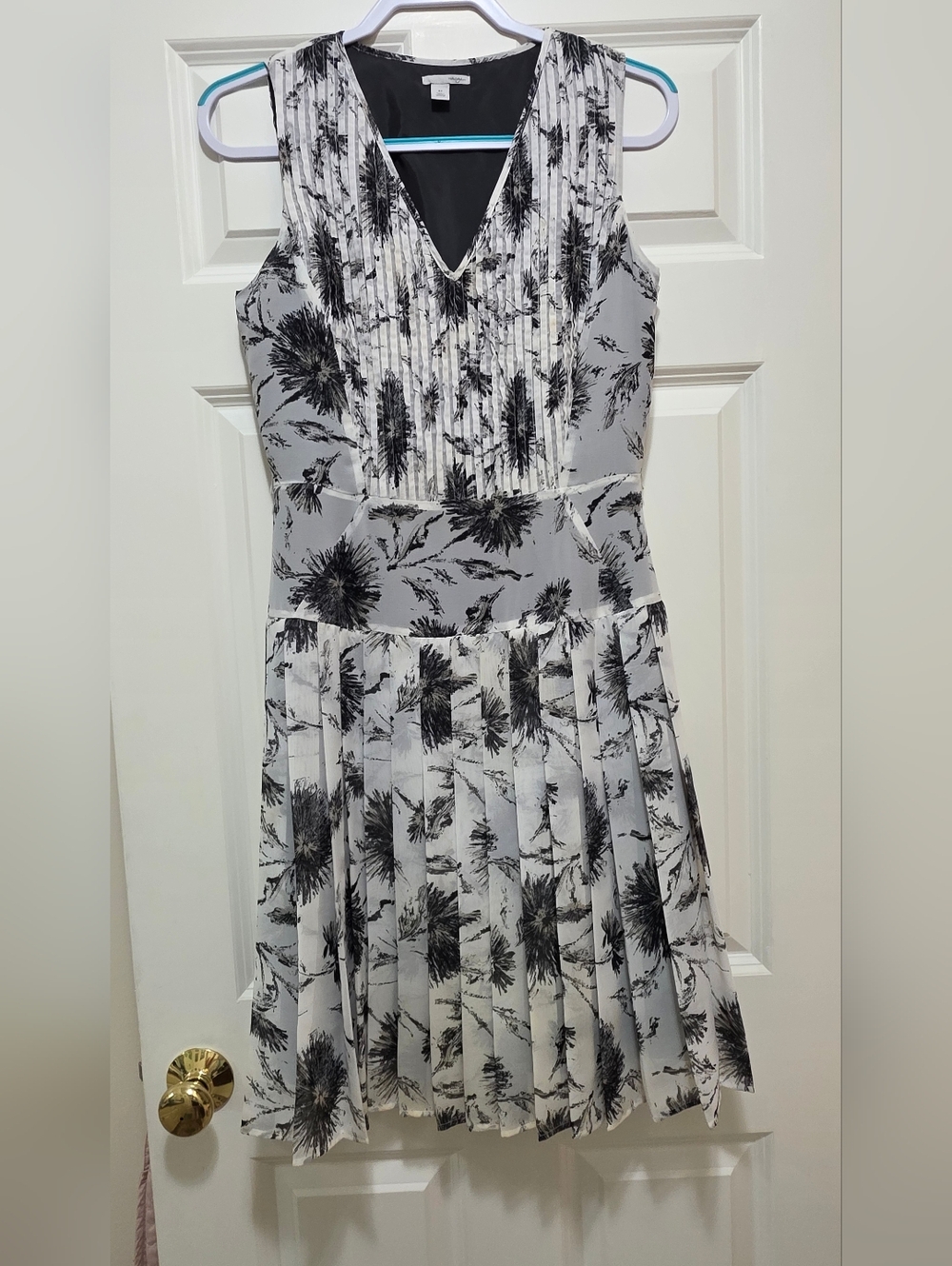 Halogen Black & White Pleated V-Neck Midi Dress with Floral Print